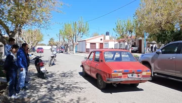 Chocaron un auto y una moto en Albardón: una mujer fue hospitalizada