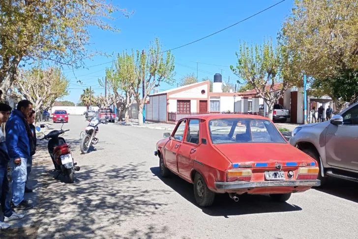 Chocaron un auto y una moto en Albardón: una mujer fue hospitalizada