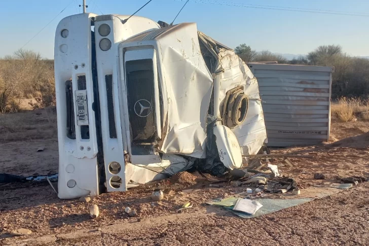 Un fallecido en Caucete tras el vuelco de un camión