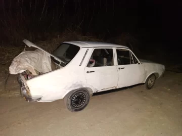 Abandonaron un Renault 12 en el que cargaban numerosos objetos robados