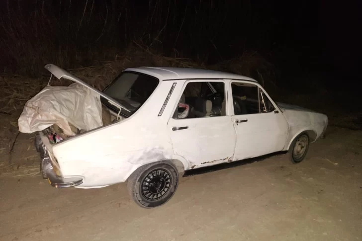 Abandonaron un Renault 12 en el que cargaban numerosos objetos robados