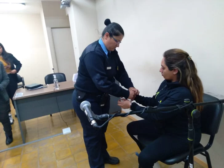 Ordenan detención domiciliaria para una policía acusada de estafar a una mujer que le alquiló una casa