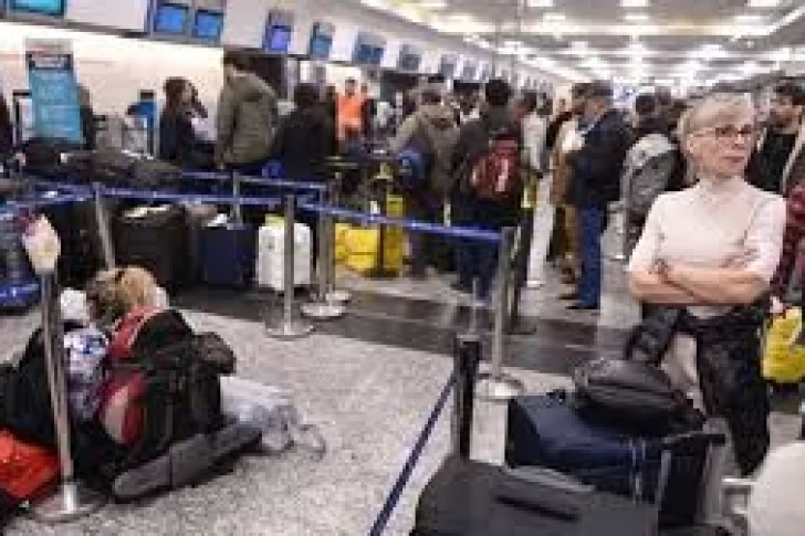 Decreto de Milei busca apurar la privatización de Aerolíneas