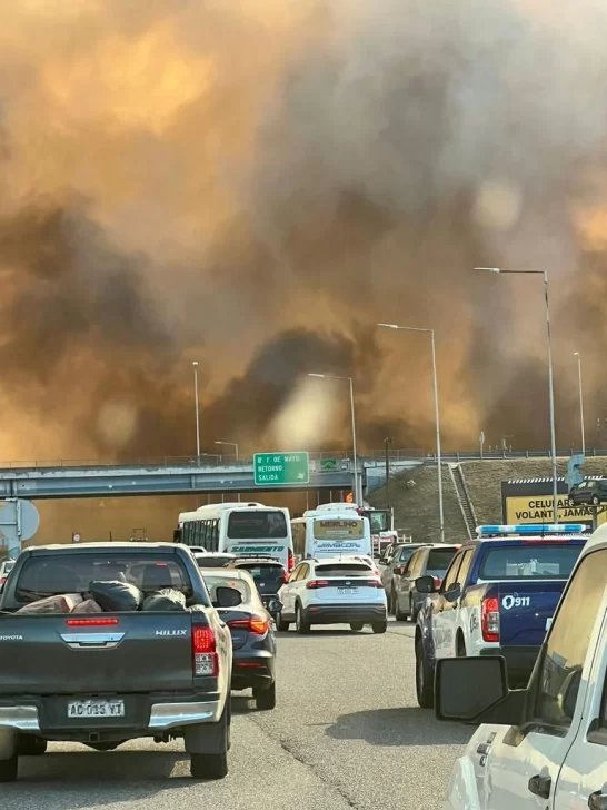 Incendios en Córdoba: se quemaron 13 mil héctareas y los bomberos combaten las llamas con aviones hidrantes