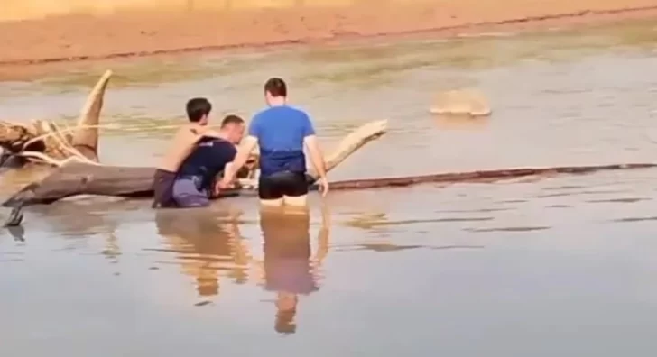 Dramático rescate de un nene que se cayó al Río Bermejo