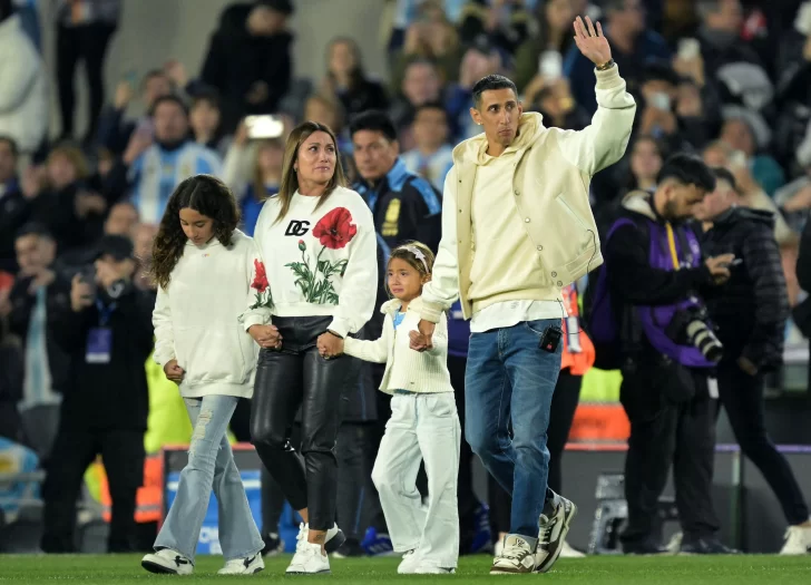 El Monumental rendido a los pies de Di María: el rosarino tuvo su emotivo homenaje tras despedirse de la Selección