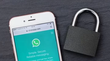 El truco que no permite espiar los mensajes de WhatsApp incluso con el equipo desbloqueado