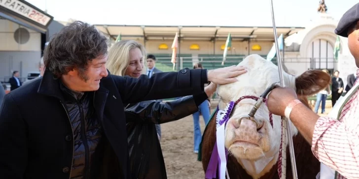 Milei visitó la Rural, un gesto hacia el campo