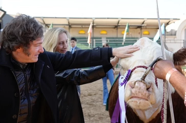 Milei visitó la Rural, un gesto hacia el campo