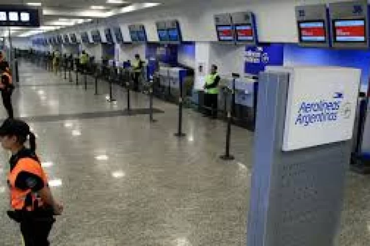 El paro afectará hoy a 300 vuelos y a 37 mil pasajeros