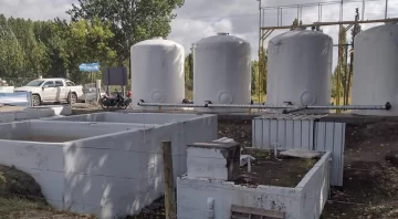 Todo un pueblo sin agua el fin de semana por una millonaria deuda de luz de la Unión Vecinal