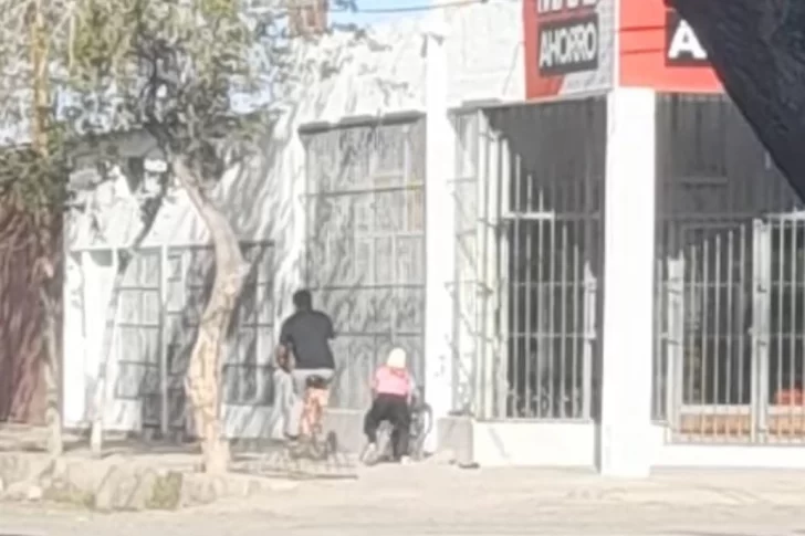 El mismo día en el que inauguró, rompieron vidrios de un supermercado y robaron mercadería