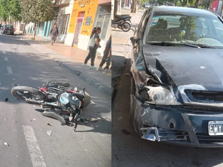 Un automovilista intentó girar en U y chocó a un motociclista que terminó hospitalizado