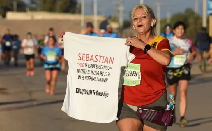 La emotiva historia de la santiagueña que corría maratones con una camiseta buscando a su hijo y lo encontró