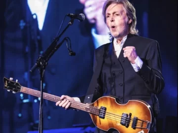 El inesperado gesto de Paul McCartney con los fans antes de partir rumbo al Monumental