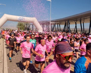 Una marea rosa de más de 2.000 personas corrieron para concientizar sobre el cáncer de mama