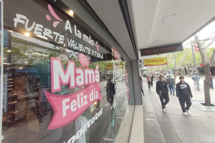 Día de la Madre: con subas en regalos por abajo de la inflación, buscan repuntar ventas