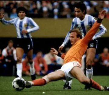 Murió Neeskens, el socio de Cruyff