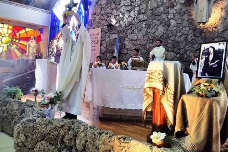 Con desfile cívico en las Patronales, buscan atraer a la gente a la Iglesia