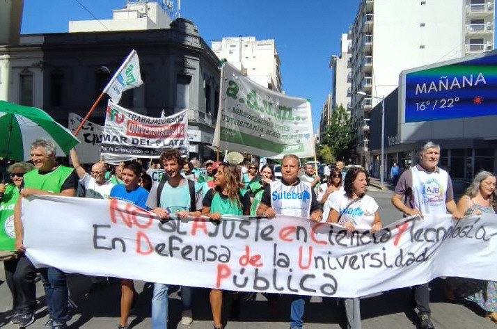 Con un paro, recrudecen las medidas universitarias contra el veto