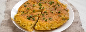 Fideos-de-omelette-con-pesto-de-nuez-oliva-y-jengibre-728x273