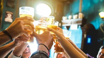 ¿Por qué los millennials están dejando de consumir alcohol? Las razones detrás de esta tendencia