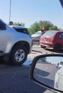 Al menos tres vehículos chocaron en cadena en la Av. Circunvalación