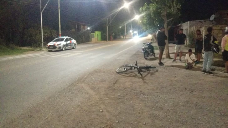 Un motociclista se fugó tras provocar un accidente con otra moto y una bicicleta