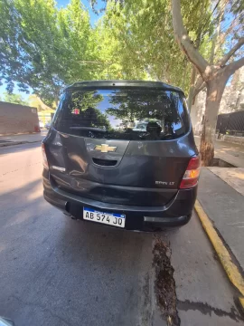 Peatona que conducía un carrito no respetó la senda y resultó herida tras ser embestida por un vehículo