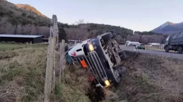 Dos camioneros argentinos murieron en Chile: uno volcó y el otro tuvo un infarto cuando intentó ayudarlo