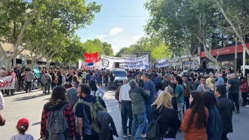 Marcha Federal Universitaria en San Juan: manifestantes reclamaron contra el veto al presupuesto