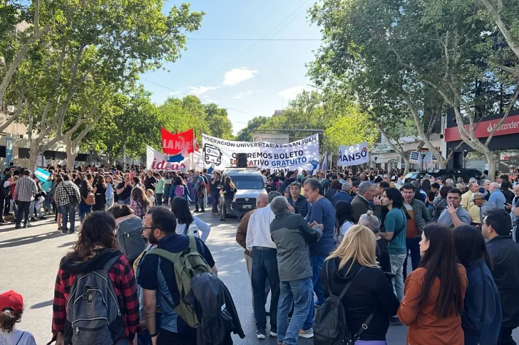 Marcha Federal Universitaria en San Juan: manifestantes reclamaron contra el veto al presupuesto