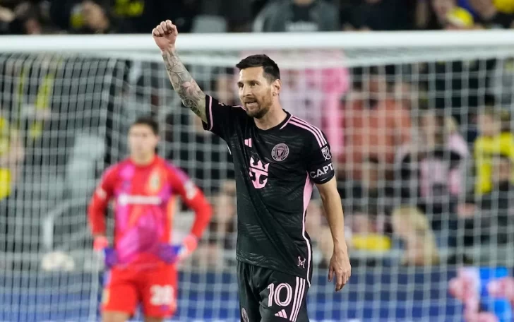 Messi, imparable: anotó tres goles en once minutos para la goleada del Inter Miami y consiguió otro récord