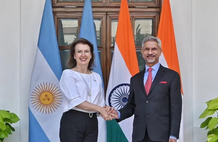 Mondino generó otra confusión diplomática: dijo que Argentina analizaba ingresar a los BRICS y luego dio marcha atrás