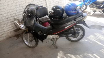 Una moto chocó de atrás a un auto en Pocito