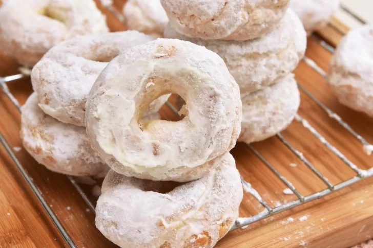 Cómo hacer rosquitas caseras dulces y esponjosas: la receta ideal para la merienda y el mate