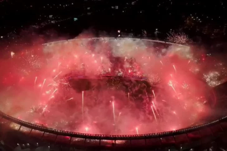 [VIDEO] Con bengalas y fuegos articiales, el Monumental estalló en la previa de River-Mineiro