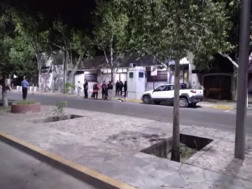 Revuelo por una Trafic mal estacionada en inmediaciones de la Sociedad Israelita de San Juan: activaron el protocolo de seguridad