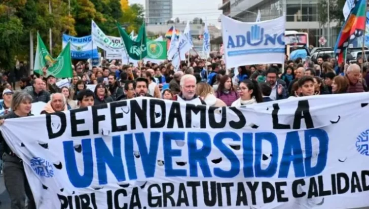 El Gobierno buscará arancelar las universidades públicas para los estudiantes extranjeros