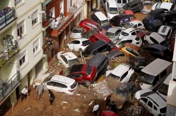 La imágenes más impactantes de las inundaciones en Valencia que ya dejaron al menos 70 muertos