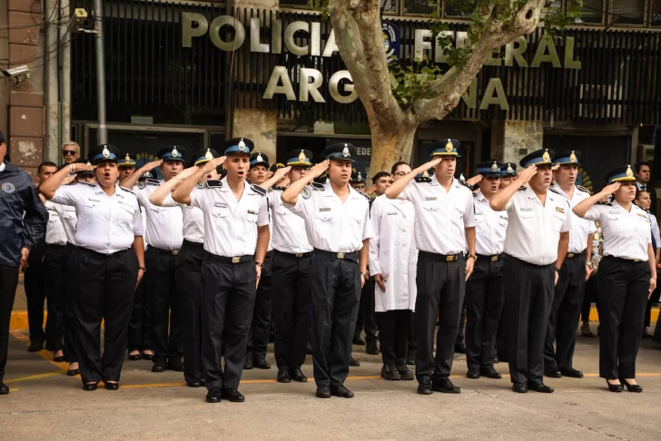 Por los 203 años de su creación, Gobierno distinguió a la Policía Federal