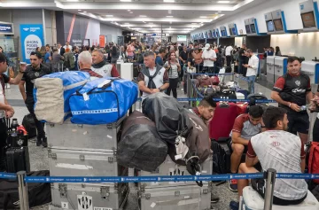 Maratónica reunión con gremios define el destino de Aerolíneas