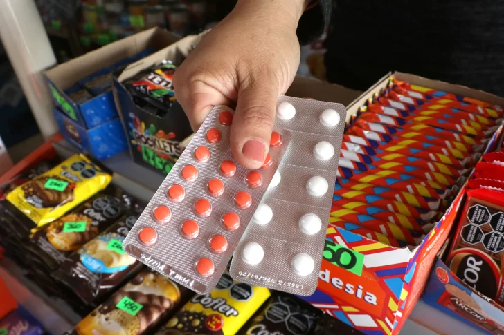 Farmacéuticos pidieron que la provincia impida que los kioscos vendan remedios