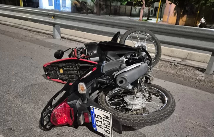 Iba en moto, perdió el control y se mató