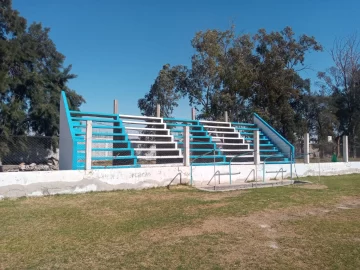 Tras 50 años, un club pudo iluminar por primera vez su cancha de fútbol