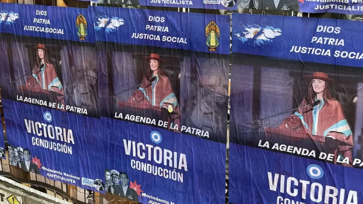 Aparecieron afiches de “Victoria Conducción” alrededor del Congreso, y Villarruel los atribuyó a “la vieja política”