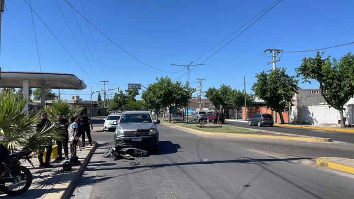 Dos motociclistas sufrieron lesiones en distintos choques, uno de ellos de gravedad