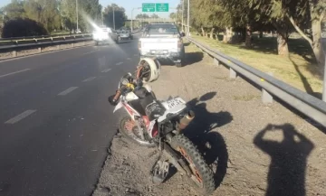 Motociclista terminó en el hospital tras chocar desde atrás a una camioneta en la Circunvalación