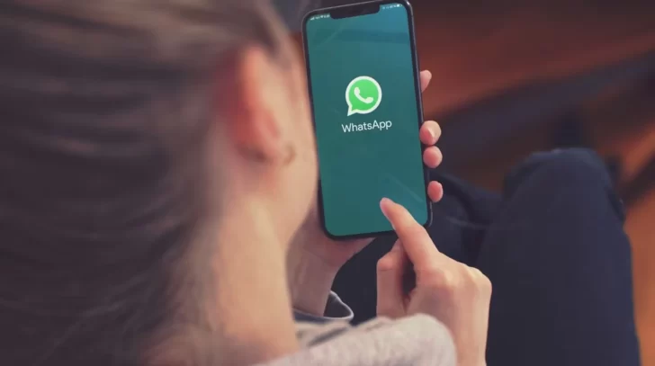 Qué significa sacar la foto de perfil en WhatsApp, según la psicología