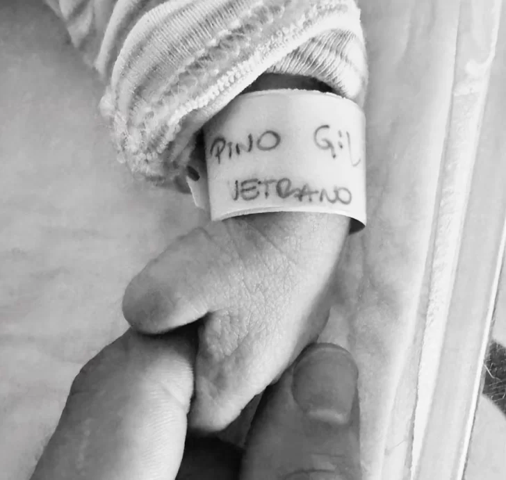 Cande Vetrano y Andrés Gil presentaron a su hijo, Pino: “Gracias por elegirnos”